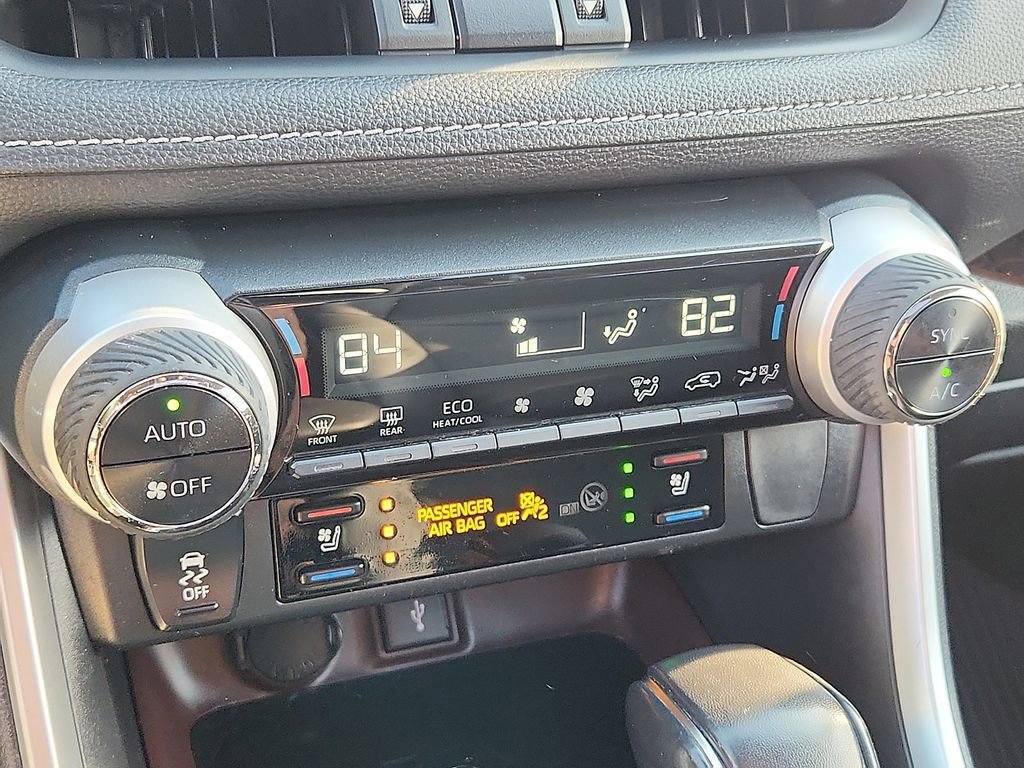 Used 2021 Toyota RAV4 Limited image 16