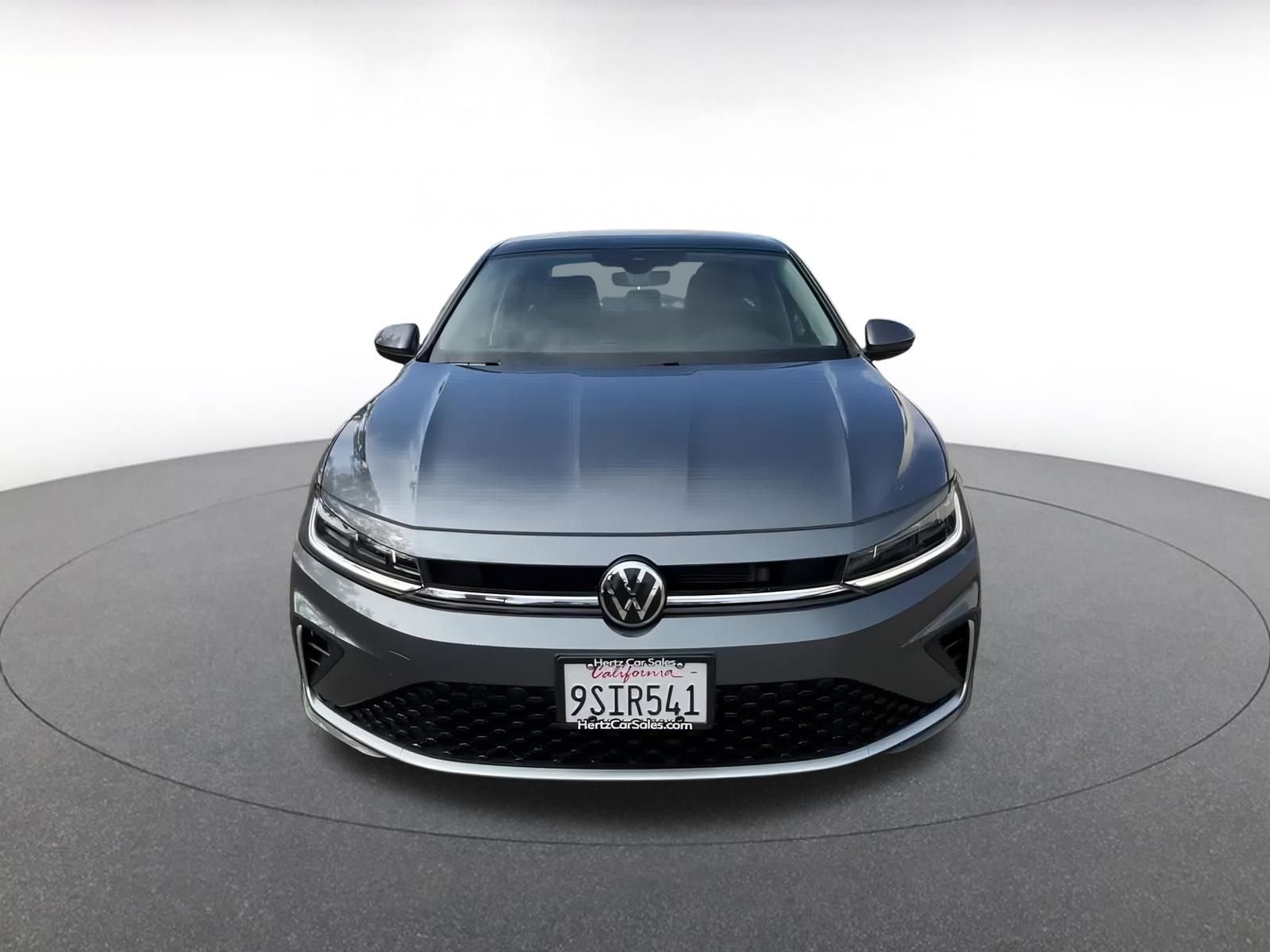 Used 2025 Volkswagen Jetta SE image 4