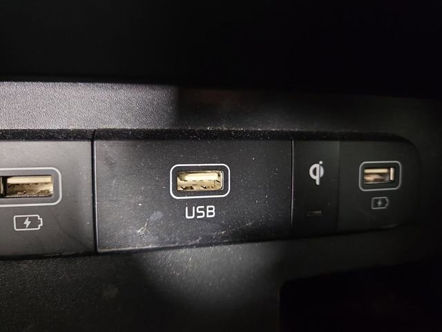 Certified 2023 Kia Carnival EX image 28