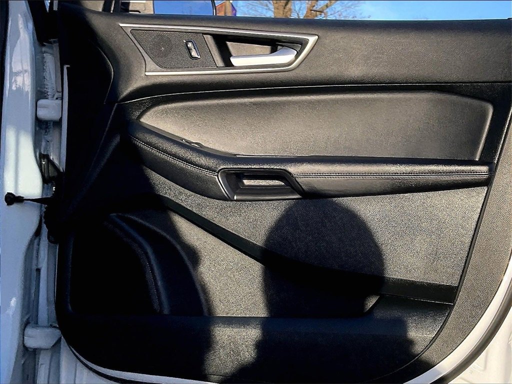 Used 2023 Ford Edge SEL image 11