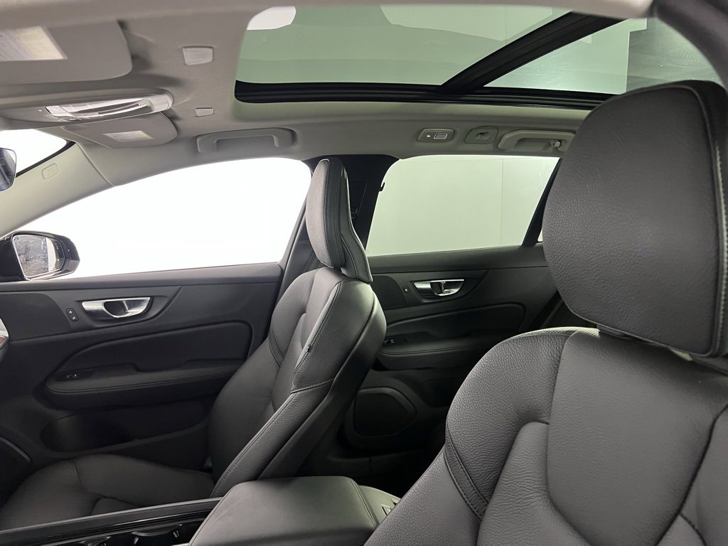 Used 2025 Volvo V60 B5 Cross Country Plus image 25
