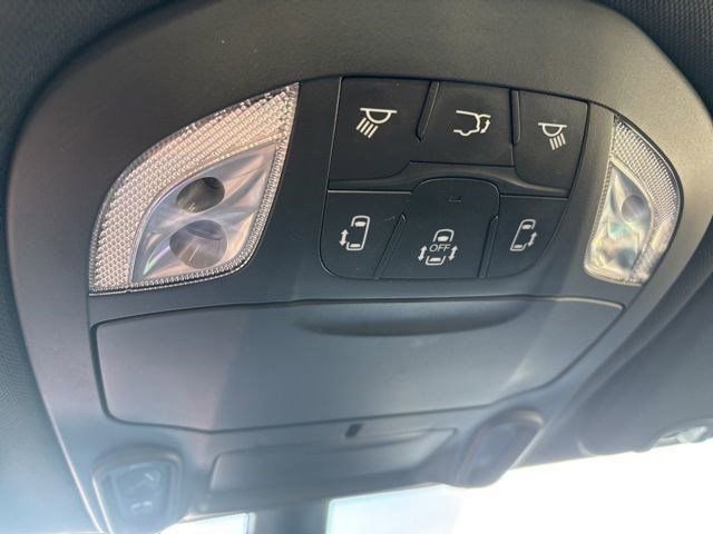 Used 2023 Chrysler Pacifica Limited w/ Uconnect Theater Family Group image 27