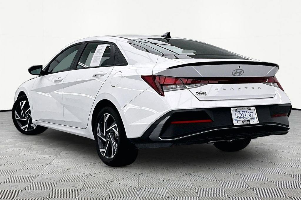 Used 2025 Hyundai Elantra Sport FWD image 13