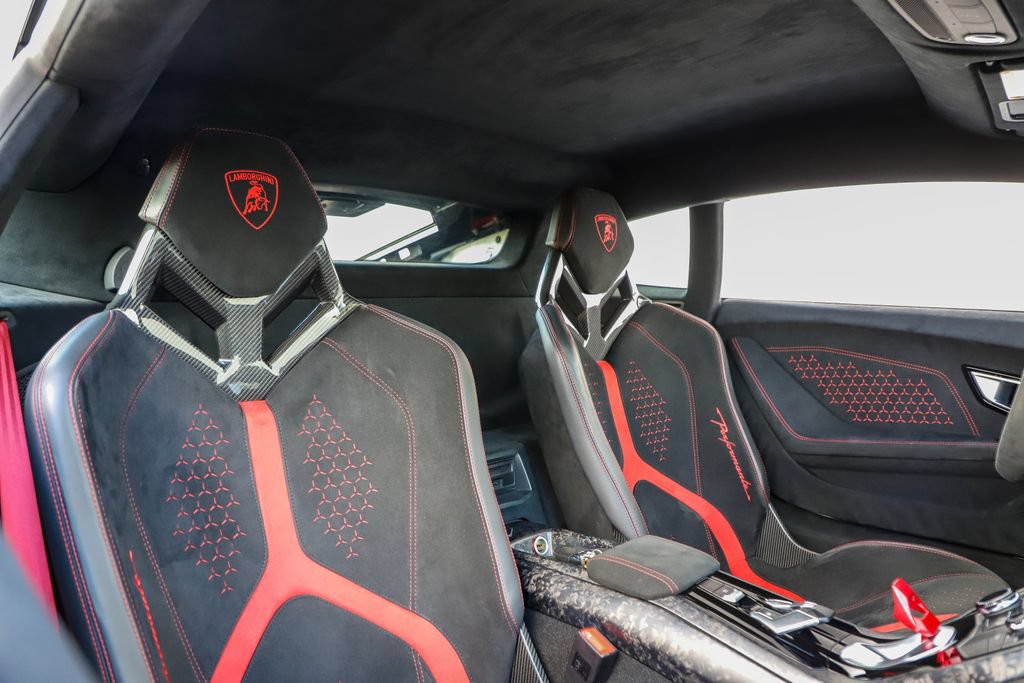 Used 2018 Lamborghini Huracan Performante AWD/4WD image 6