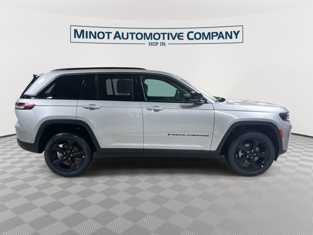 New 2026 Jeep Grand Cherokee Limited w/ Limited Altitude Package image 9
