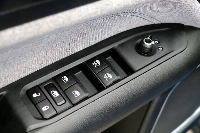 Used 2025 Jeep Compass Latitude image 22