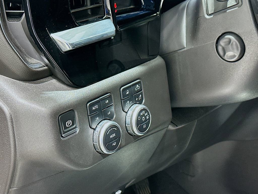 Used 2024 GMC Sierra 1500 SLT image 10