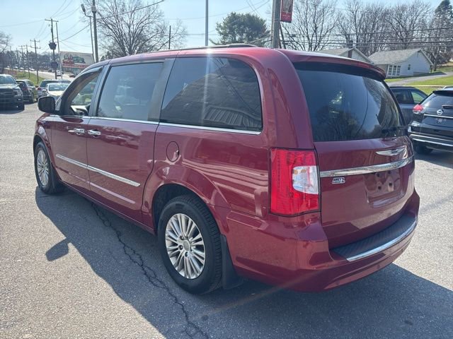 Used 2015 Chrysler Town & Country Touring-L w/ Driver Convenience Group FWD image 4