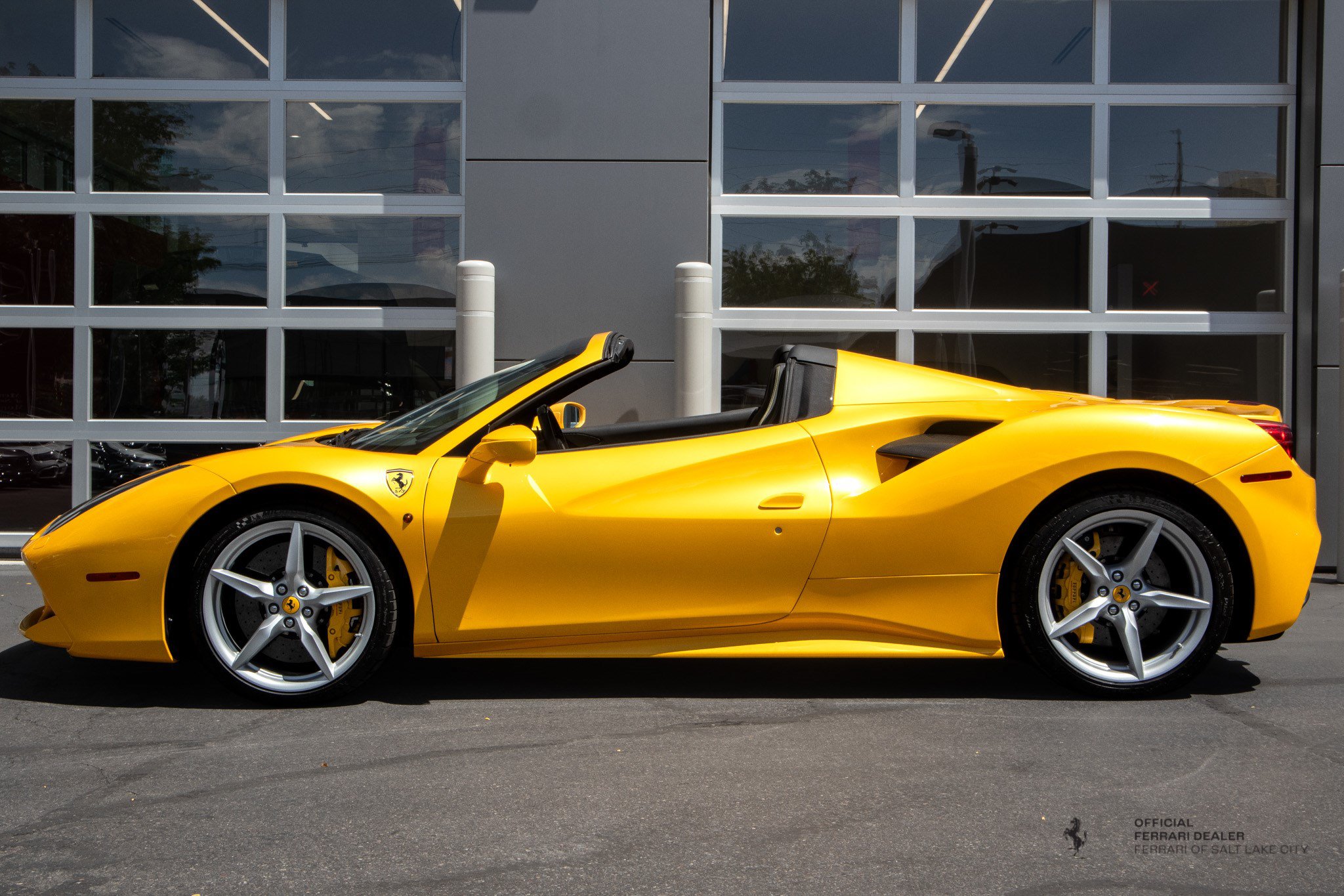 Certified 2019 Ferrari 488 Spider RWD image 2