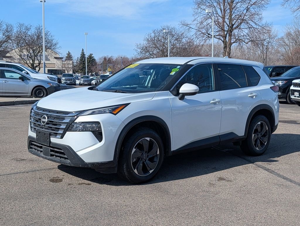 Used 2025 Nissan Rogue SV image 3