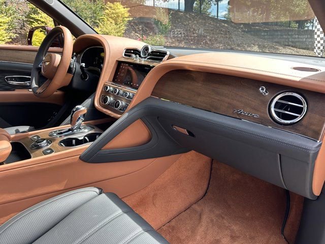New 2024 Bentley Bentayga image 2