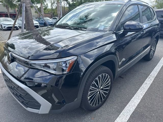 Used 2025 Volkswagen Taos SE image 3