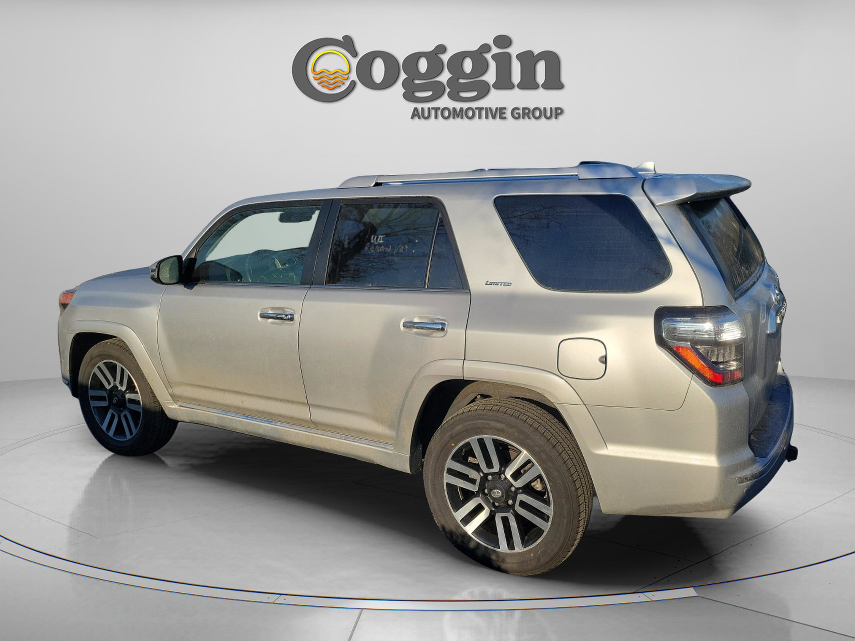 Used 2023 Toyota 4Runner Limited RWD image 3