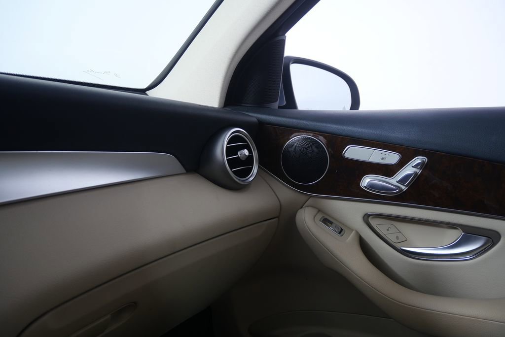 Used 2017 Mercedes-Benz GLC 300 4MATIC image 26