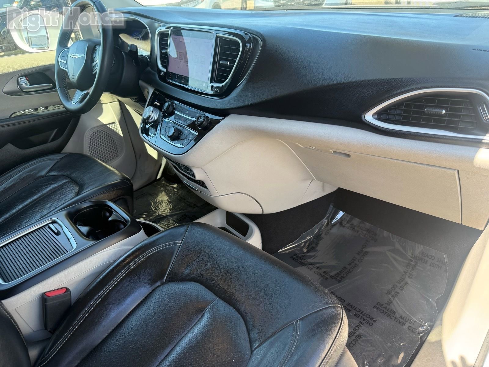 Used 2022 Chrysler Pacifica Touring-L image 31