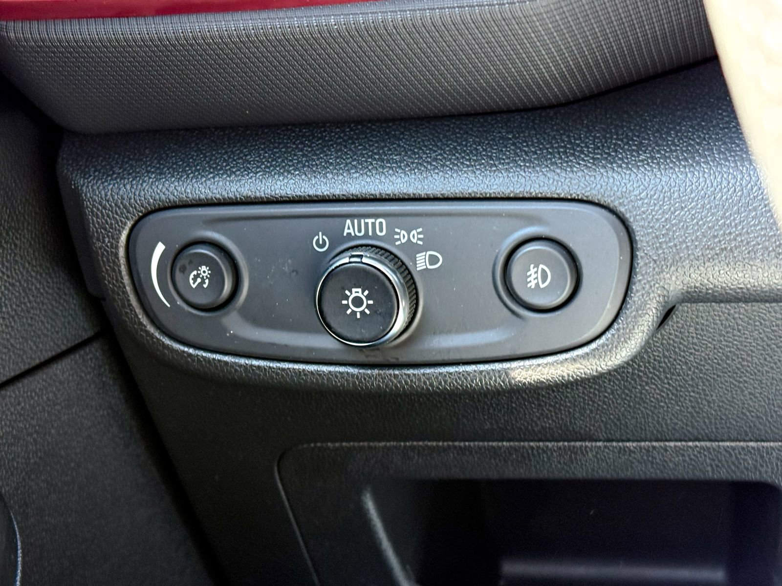 Used 2023 Chevrolet TrailBlazer RS w/ Sun and Liftgate Package image 32