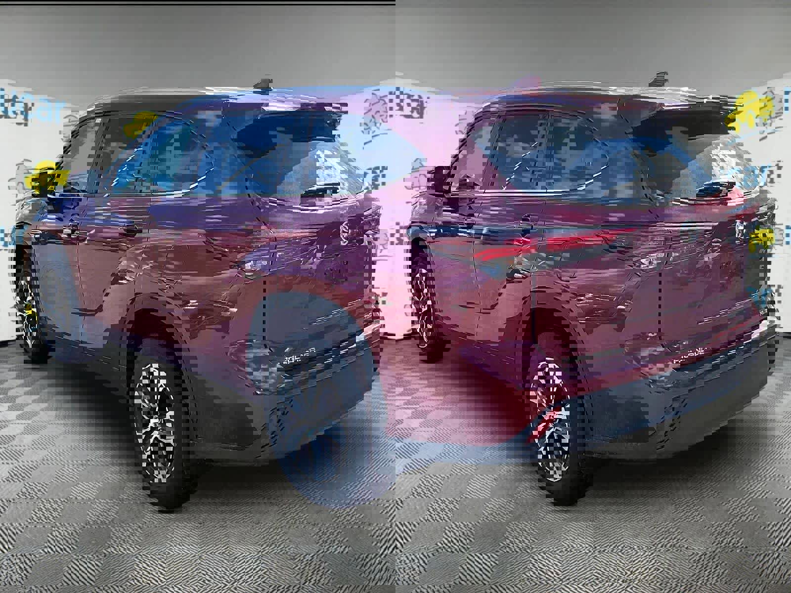 Certified 2024 Toyota Highlander XLE image 3