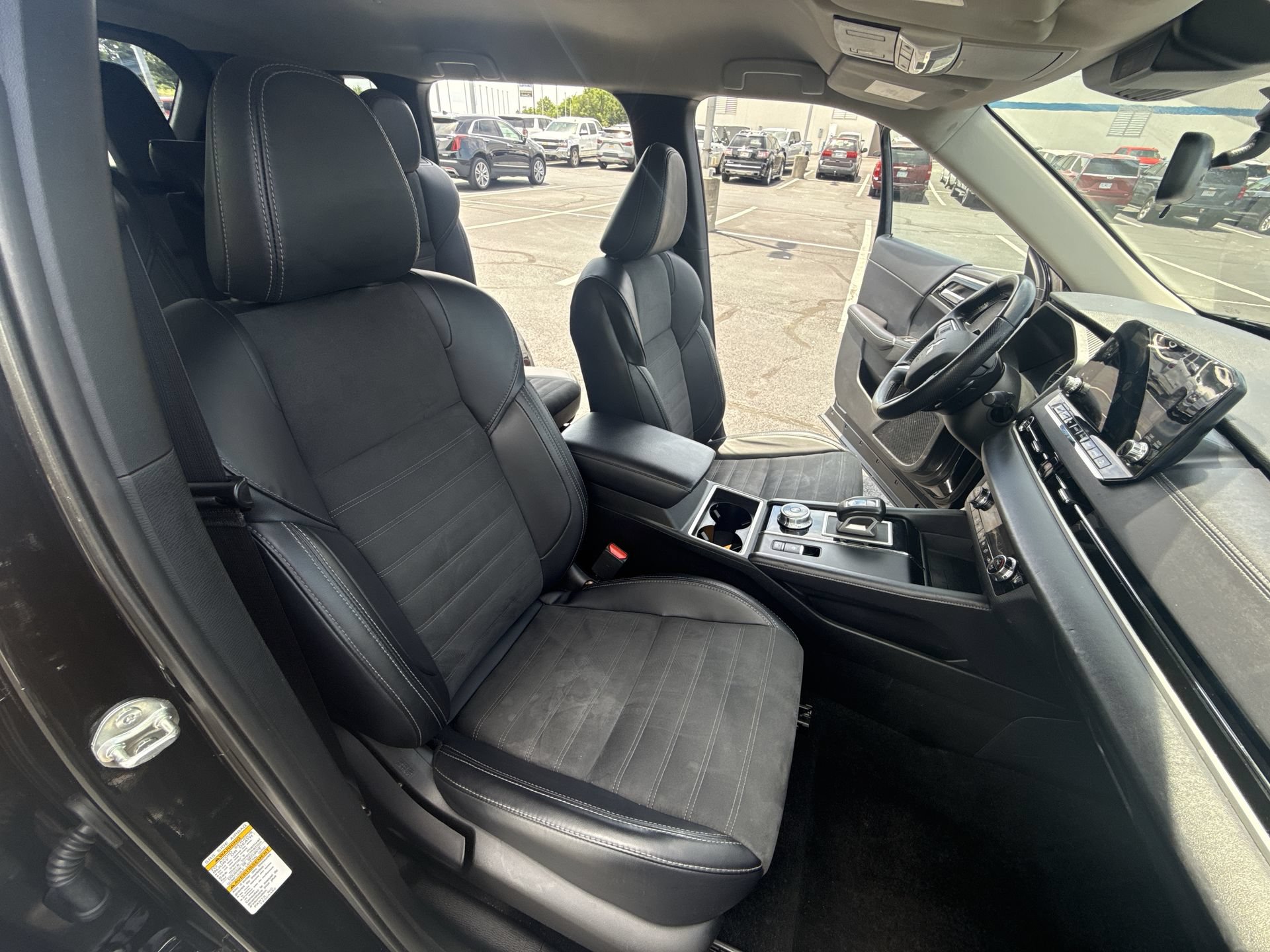 Used 2024 Mitsubishi Outlander SE FWD image 25