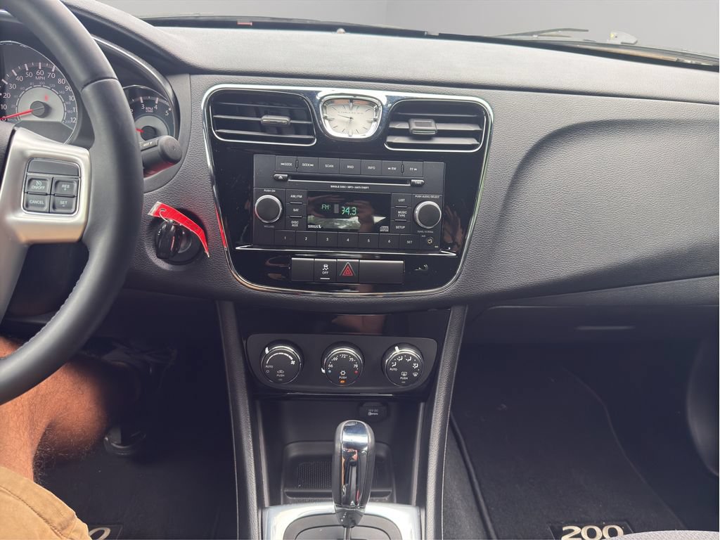 Used 2013 Chrysler 200 Touring FWD image 26
