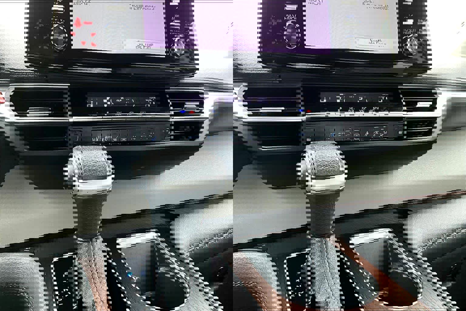 Used 2023 Toyota Sienna XLE image 34