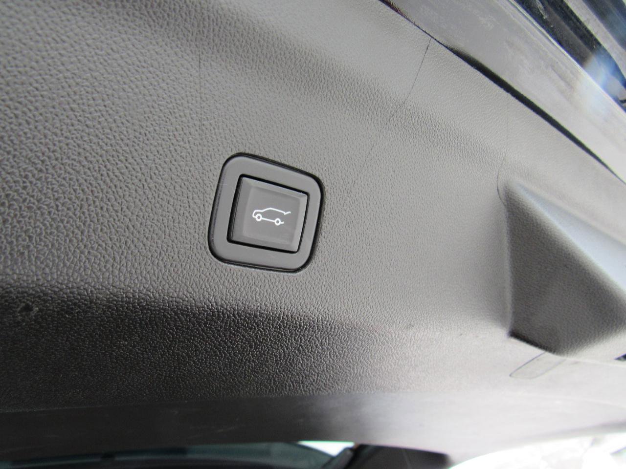 Used 2021 GMC Yukon XL AT4 w/ AT4 Premium Package image 44