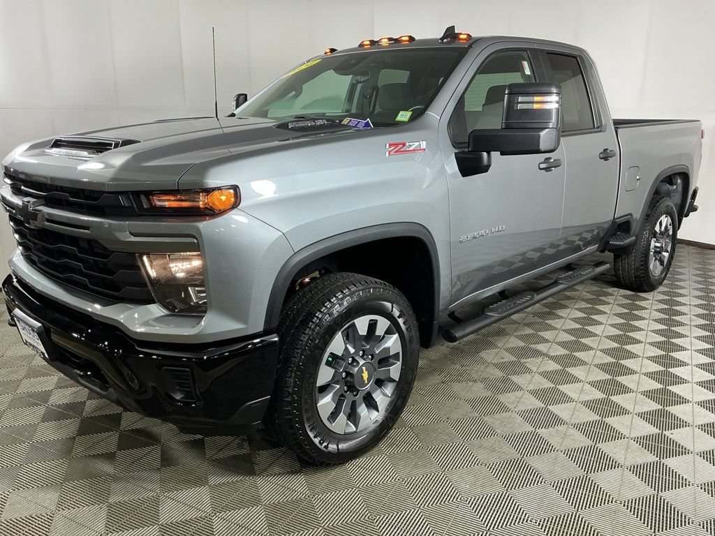 Used 2024 Chevrolet Silverado 2500 Custom w/ Custom Convenience Package AWD/4WD image 3