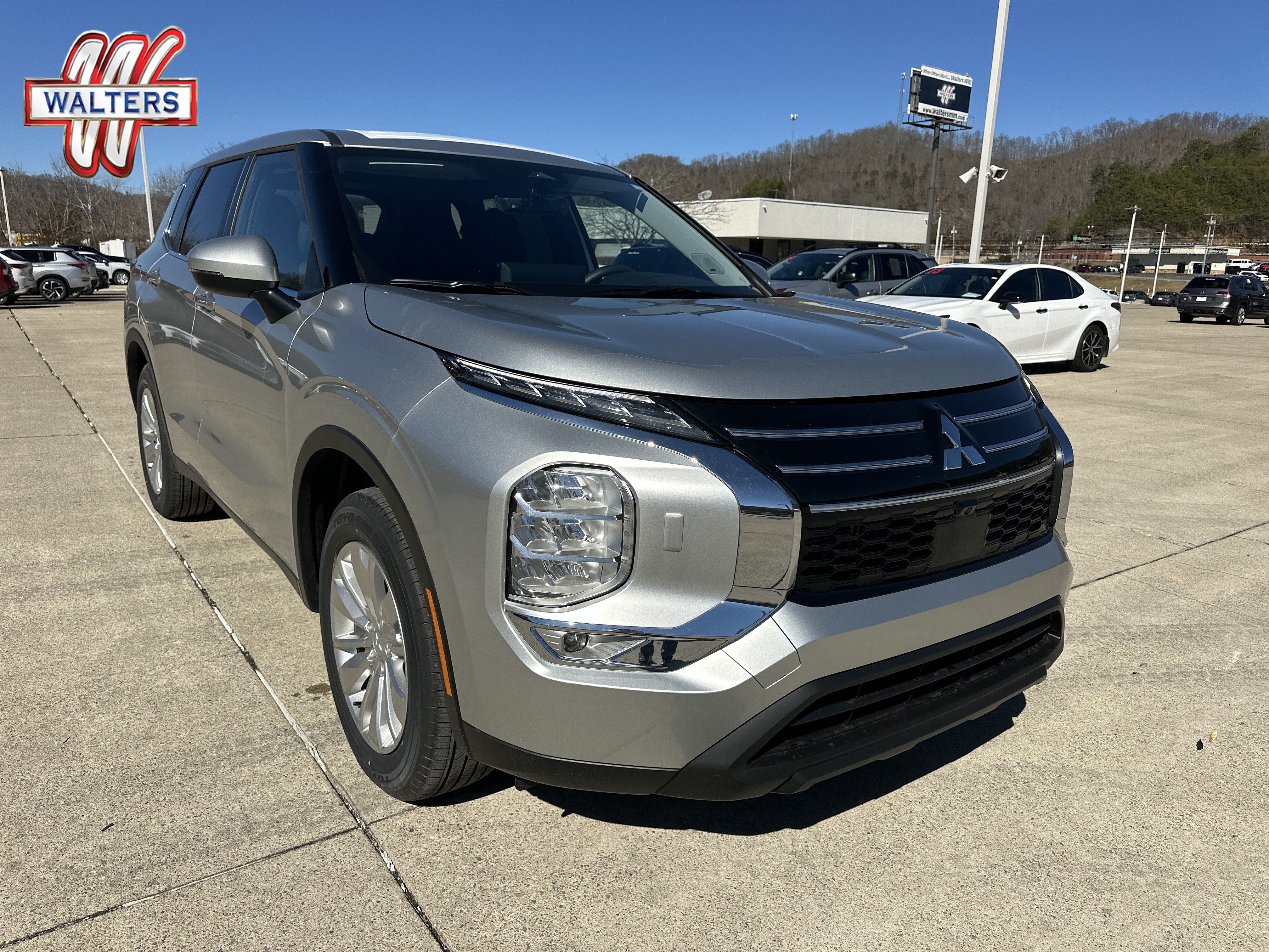 New 2026 Mitsubishi Outlander ES