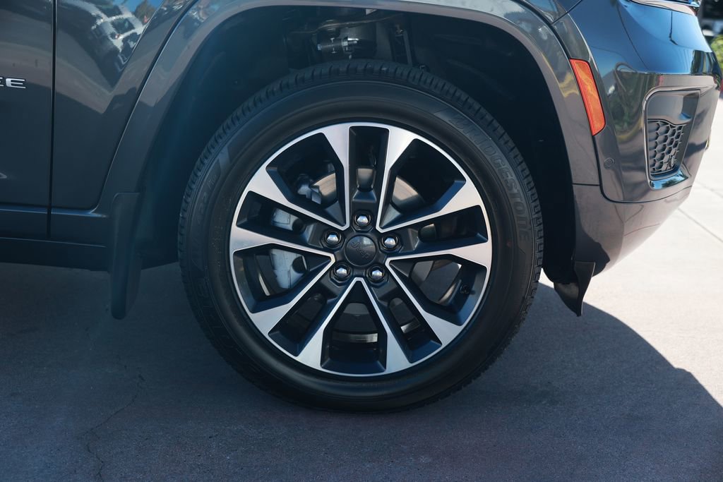 New 2025 Jeep Grand Cherokee Overland w/ Luxury Tech Group IV image 8