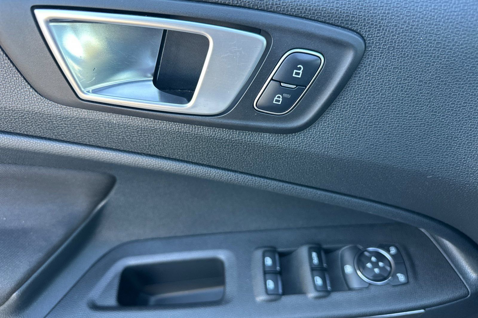 Used 2018 Ford EcoSport SE w/ SE Convenience Package image 10