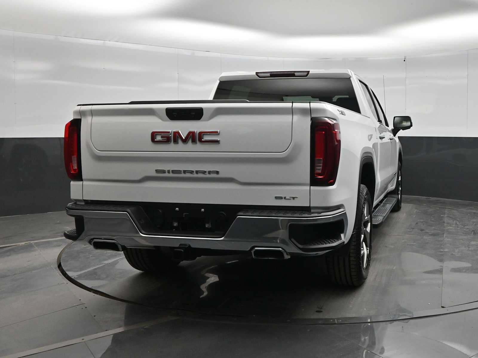 Used 2023 GMC Sierra 1500 SLT w/ SLT Premium Package AWD/4WD image 6