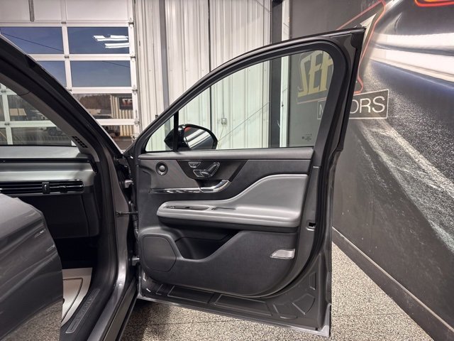 Used 2022 Lincoln Corsair Reserve w/ Luxury Package image 32