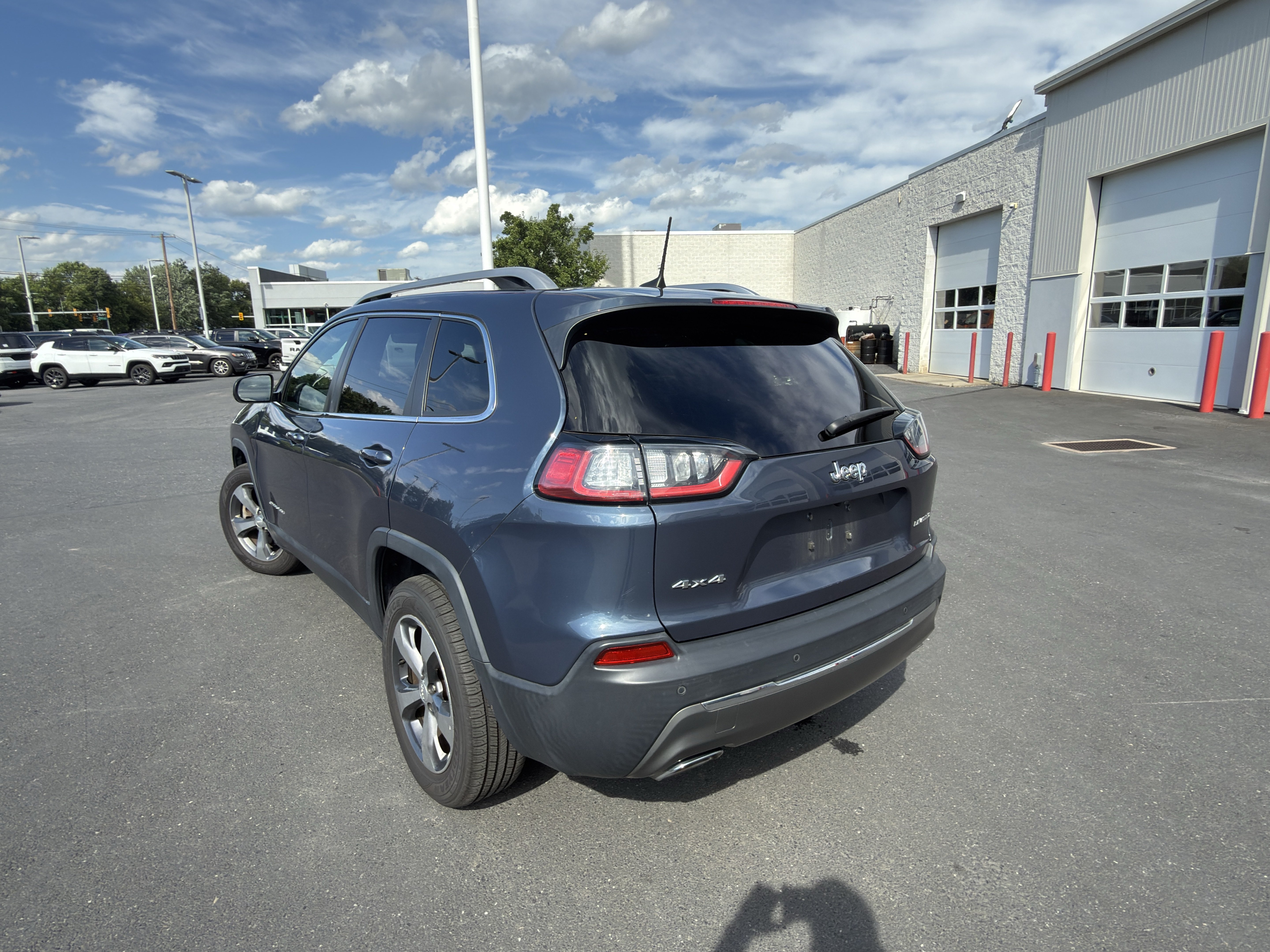 Used 2019 Jeep Cherokee Limited AWD/4WD image 10
