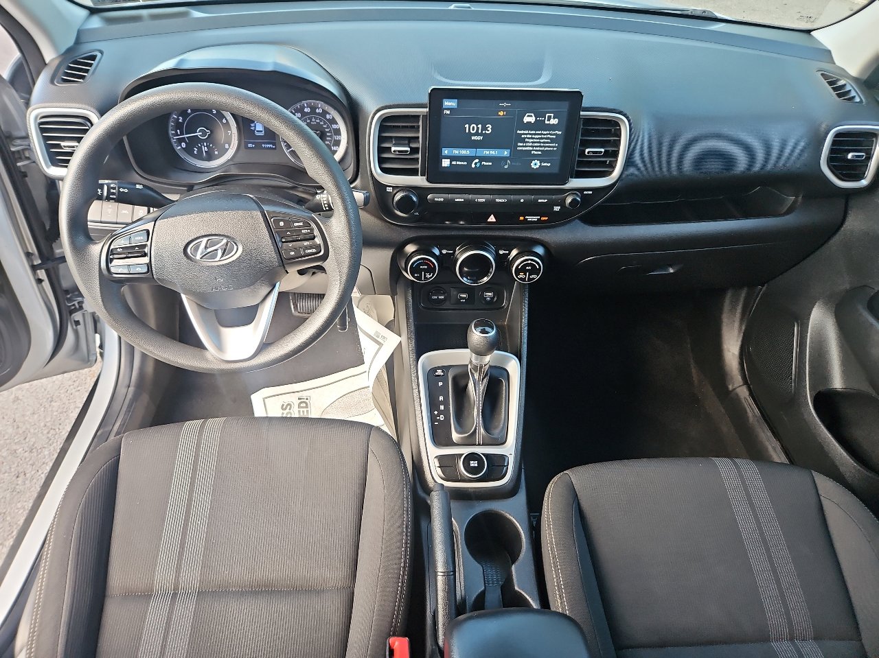 Used 2020 Hyundai Venue SEL image 21