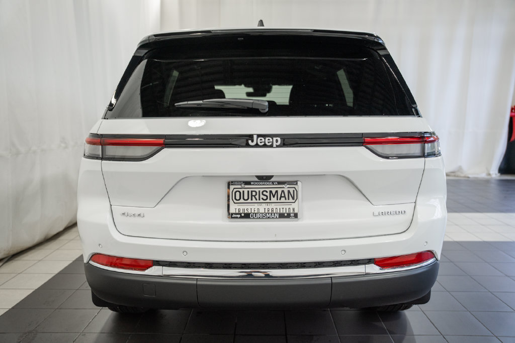 New 2026 Jeep Grand Cherokee Laredo w/ Trailer Tow Package AWD/4WD image 5