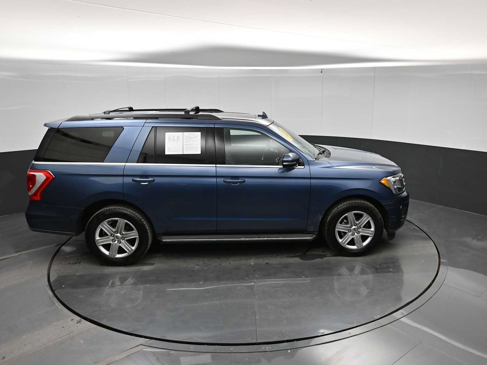 Used 2020 Ford Expedition XLT w/ Equipment Group 202A AWD/4WD image 32