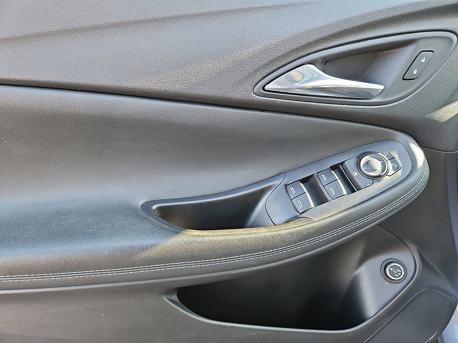 Certified 2021 Buick Encore GX Select w/ Advanced Technology Package image 12