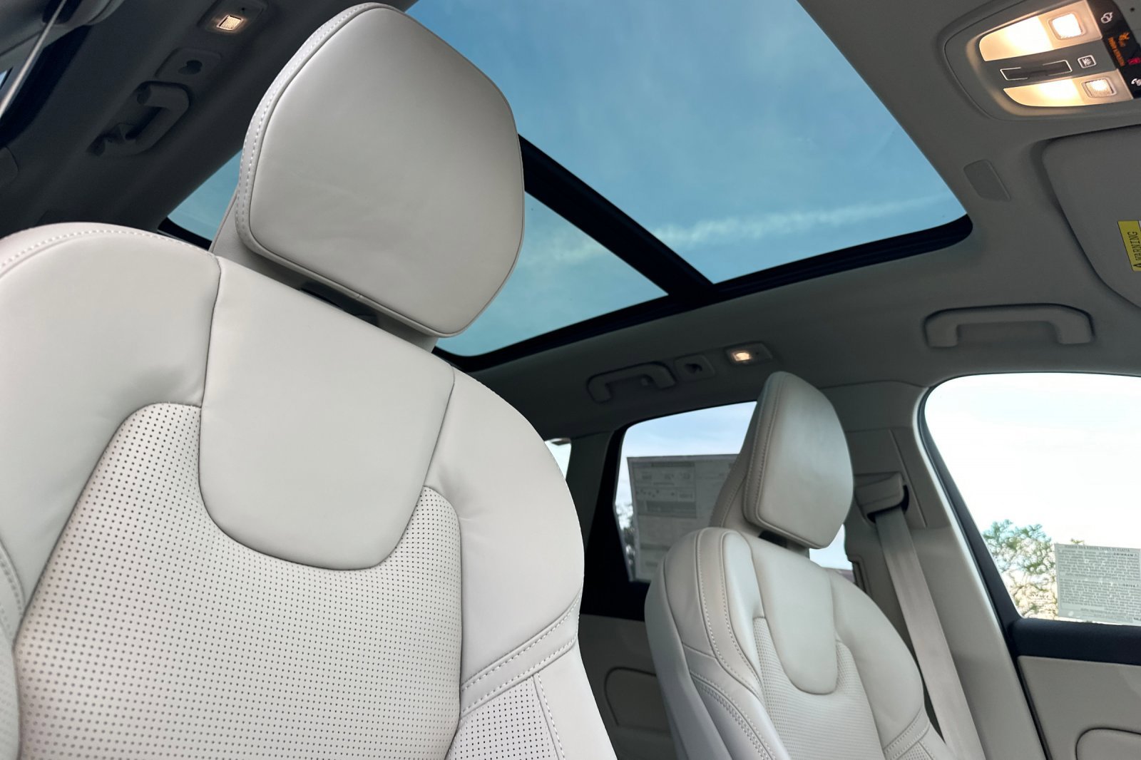 New 2026 Volvo XC60 T8 Ultra w/ Climate Package image 14