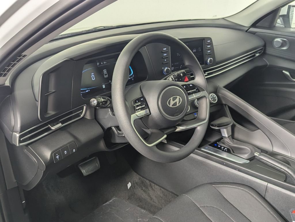 New 2026 Hyundai Elantra SE FWD image 11