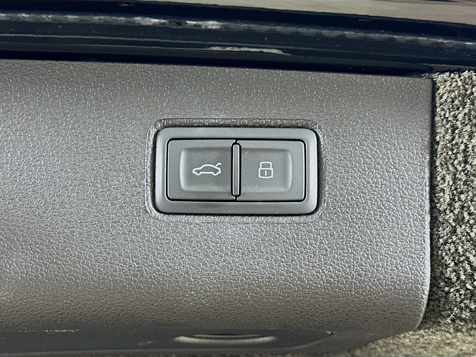 Used 2022 Bentley Bentayga AWD/4WD image 38
