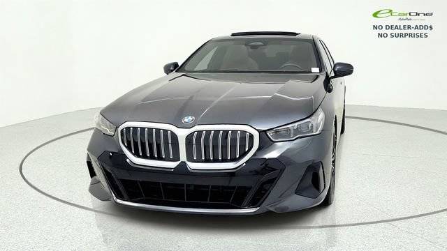 Used 2026 BMW 530i w/ M Sport Package RWD image 3