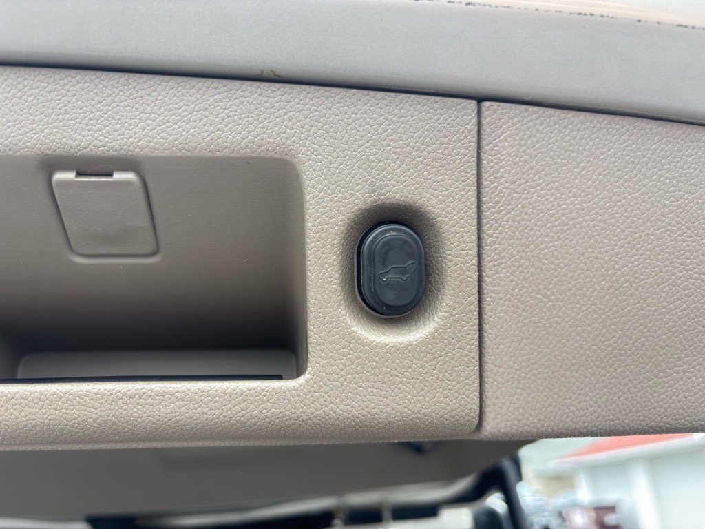 Used 2017 Chevrolet Suburban LT image 28