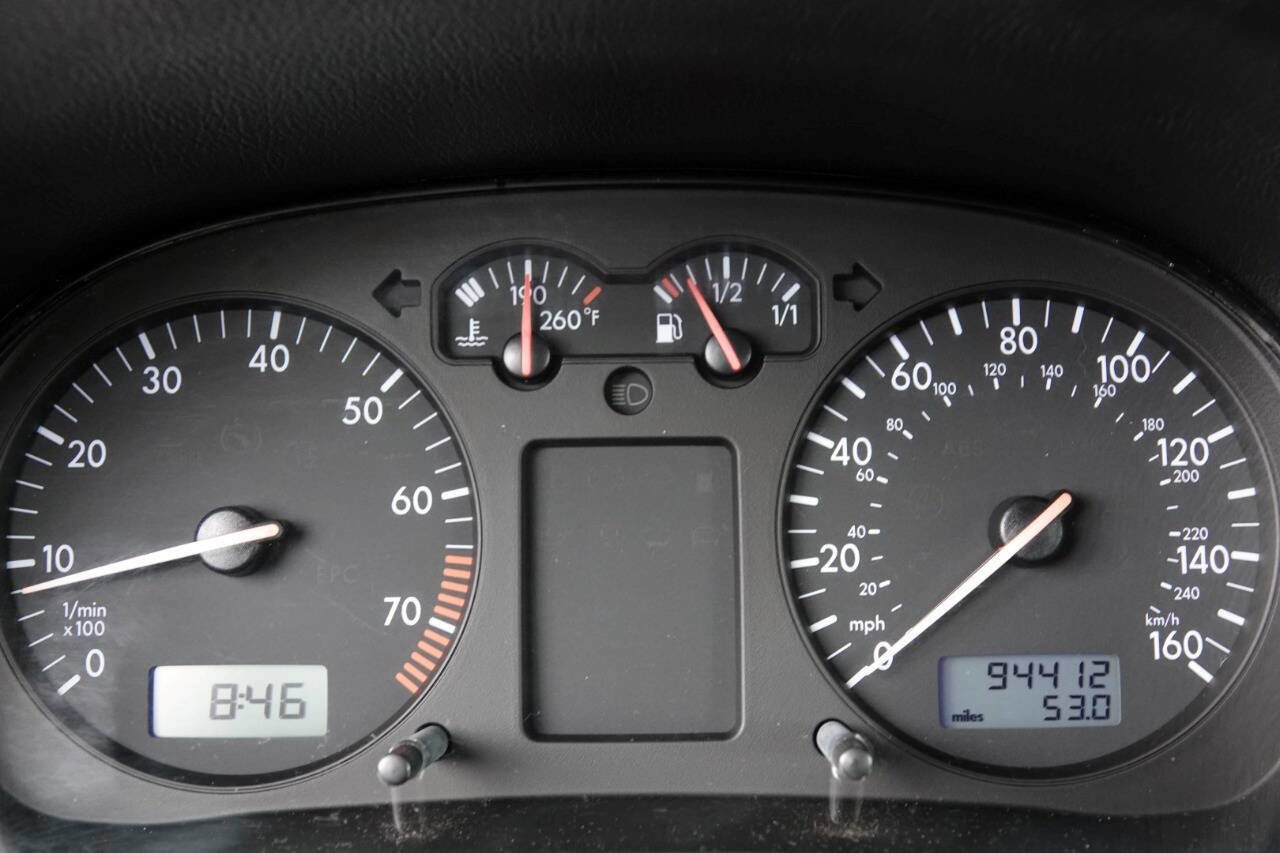 Used 2005 Volkswagen Golf GL image 65