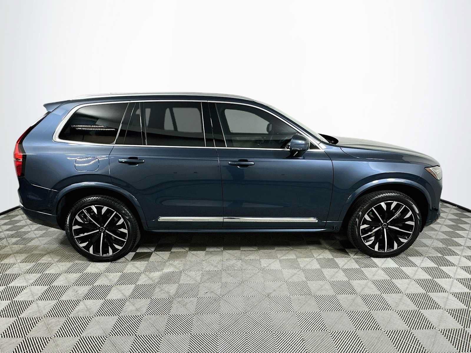 New 2026 Volvo XC90 T8 Plus w/ Protection Package AWD/4WD image 8