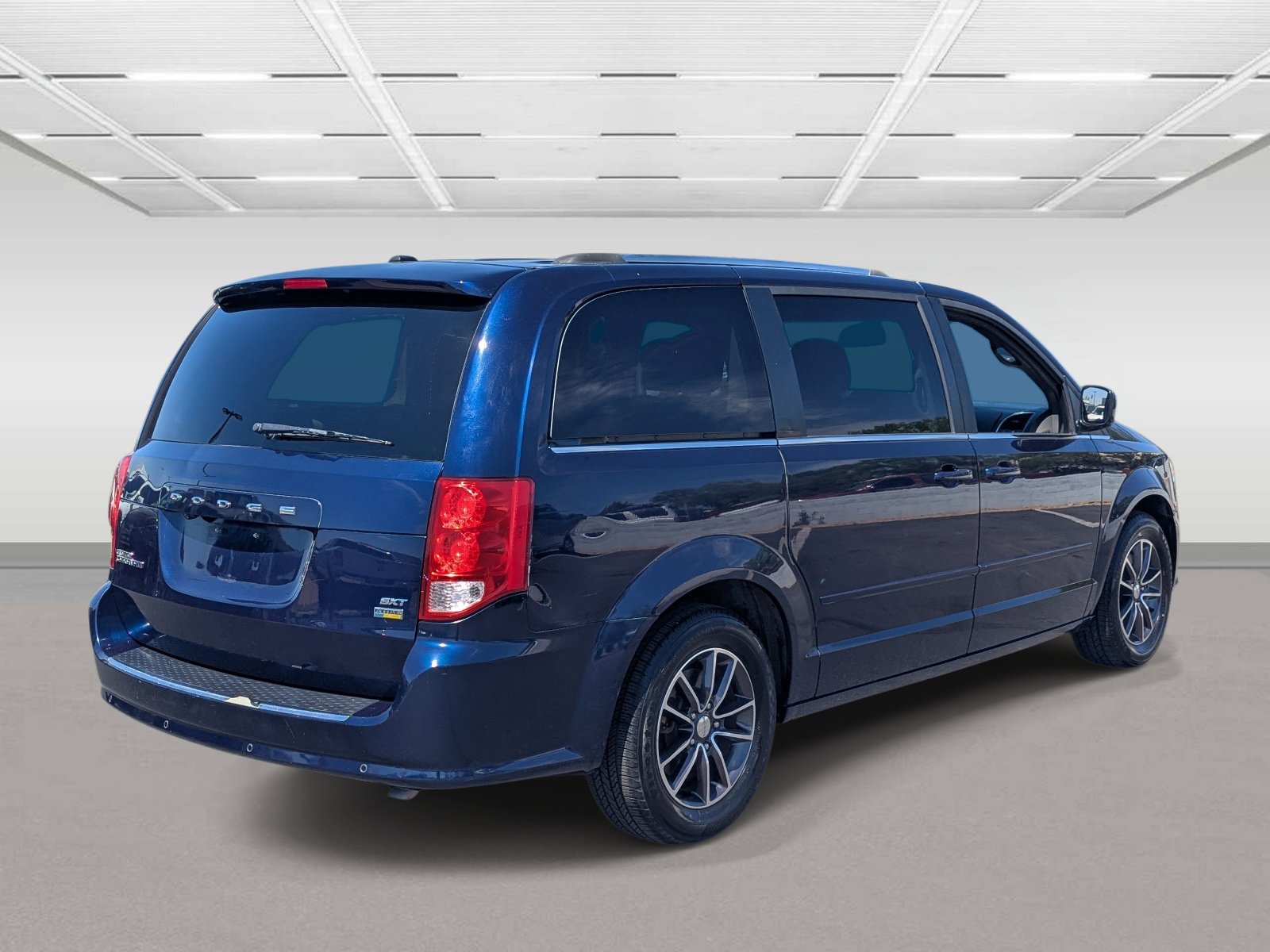 Used 2017 Dodge Grand Caravan SXT w/ Driver Convenience Group FWD image 5