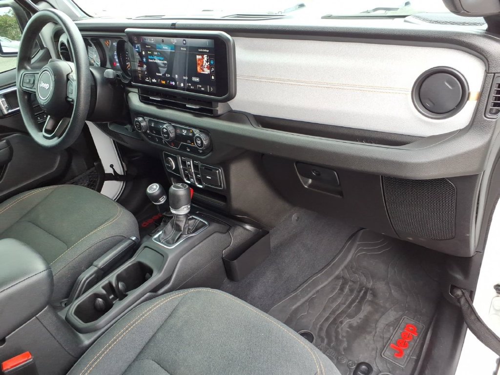 Used 2025 Jeep Gladiator Sport AWD/4WD image 11