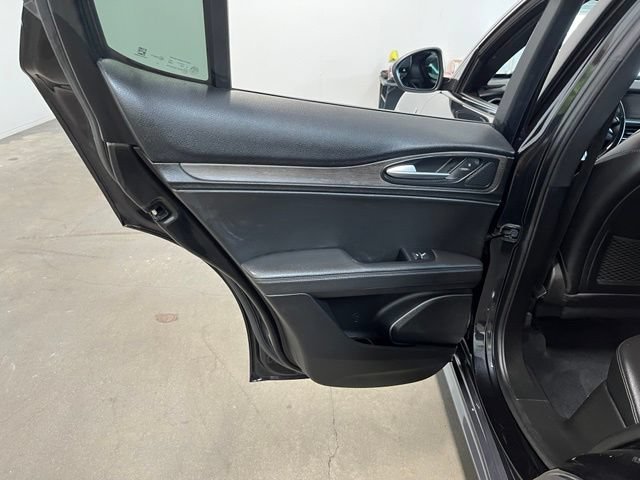 Used 2022 Alfa Romeo Stelvio Ti AWD/4WD image 19