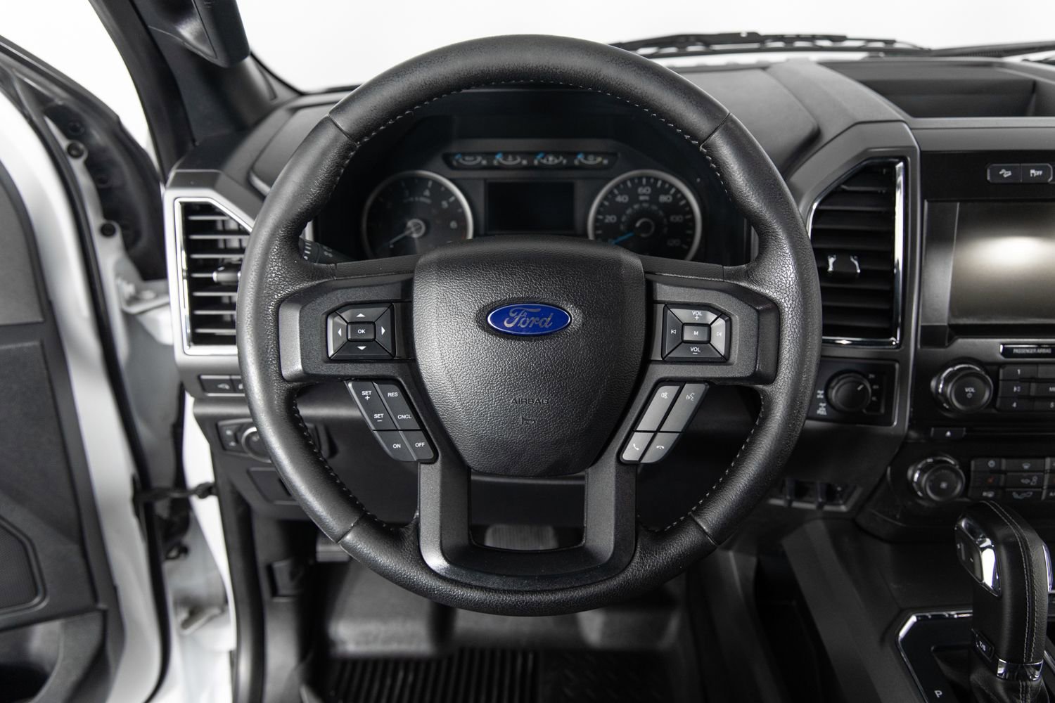 Used 2015 Ford F150 XLT w/ Equipment Group 302A Luxury image 29