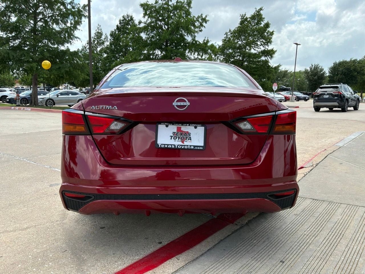 Used 2025 Nissan Altima 2.5 SV FWD image 7