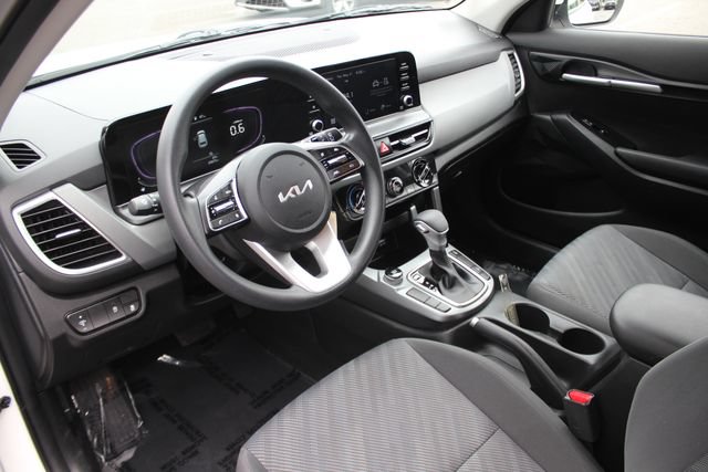 Used 2024 Kia Seltos LX AWD/4WD image 3