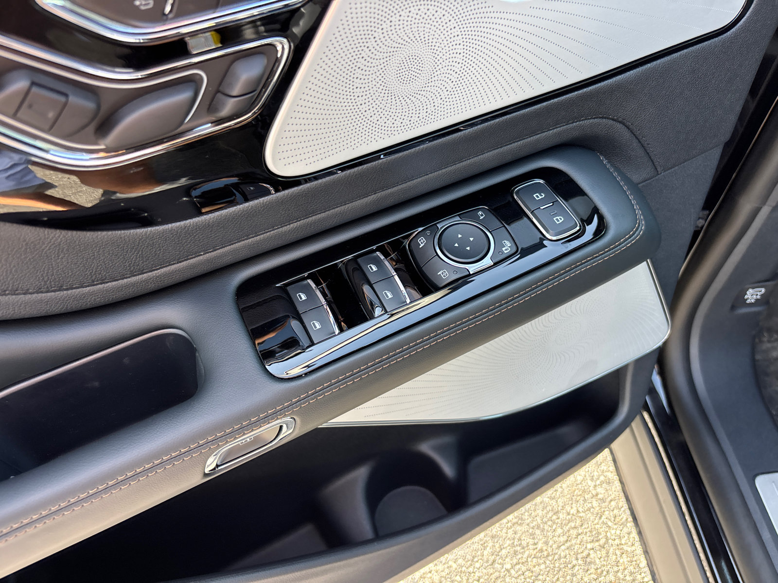 New 2026 Lincoln Aviator Reserve AWD/4WD image 13